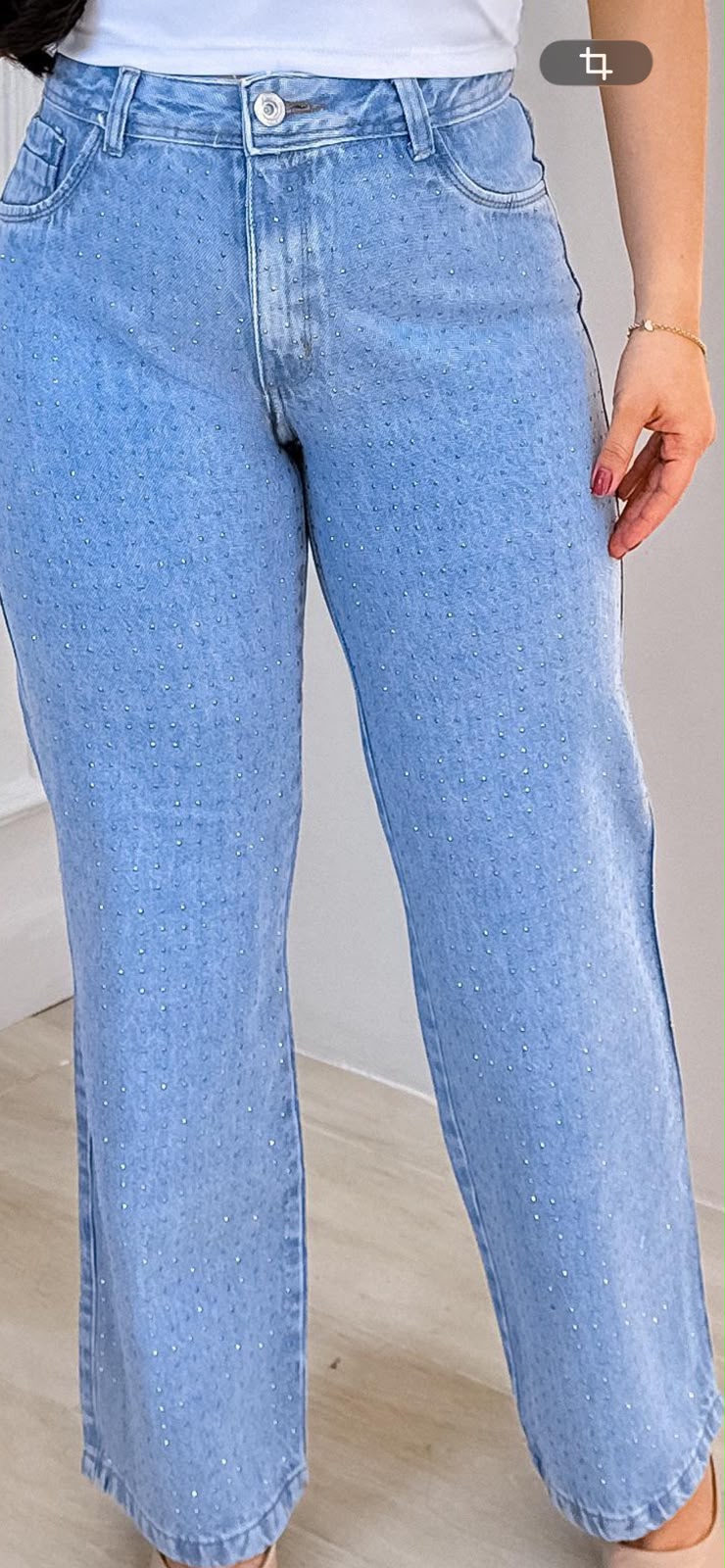 Calça  Wide Leg Azul Clara com pedraria na frente 100% algodão.