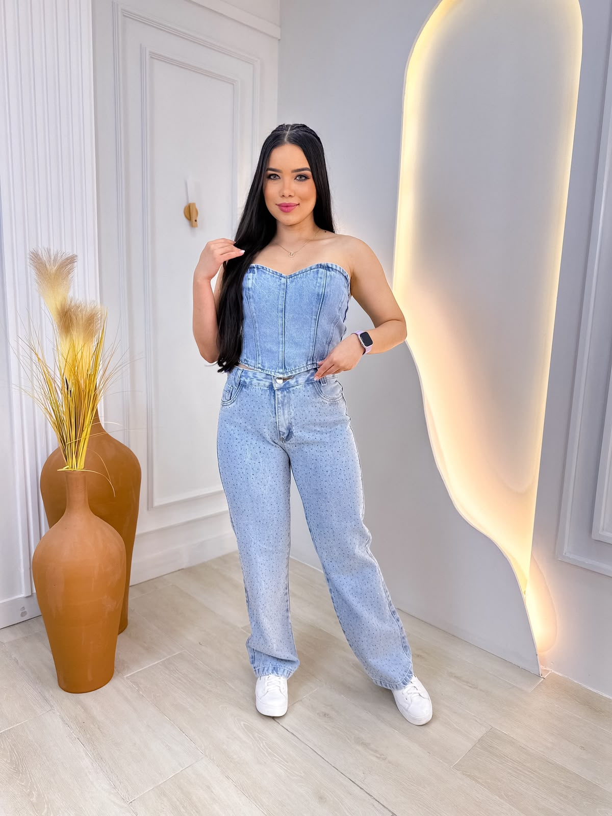 Calça  Wide Leg Azul claro com Pedraria na frente 100% algodão.